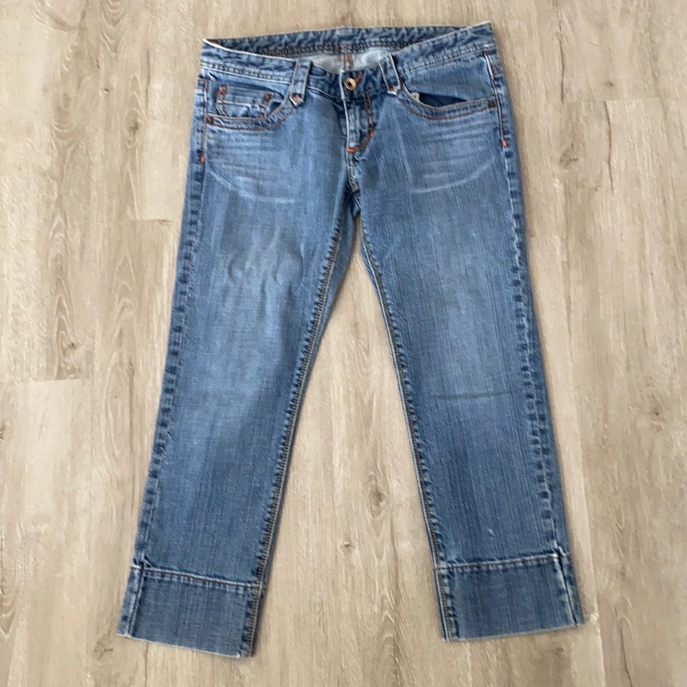 Express denim laboratory low rise cropped jeans in a size 6